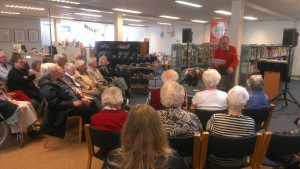 voorlezen aan ouderen, Kopgroep Bibliotheken, Texel.